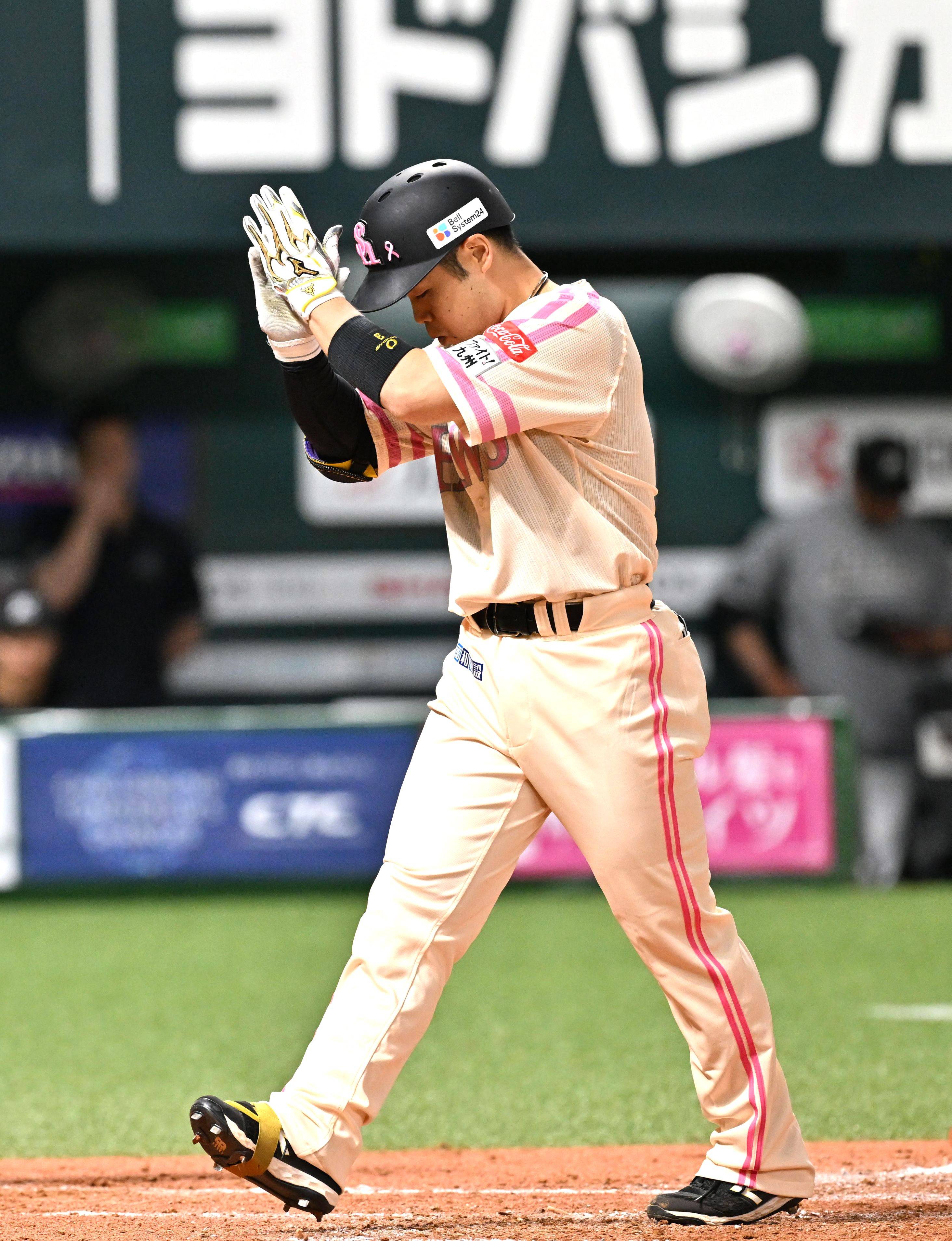 ソフトバンク近藤健介、2試合ぶり先制8号2ランで目を潤ませる 打点で