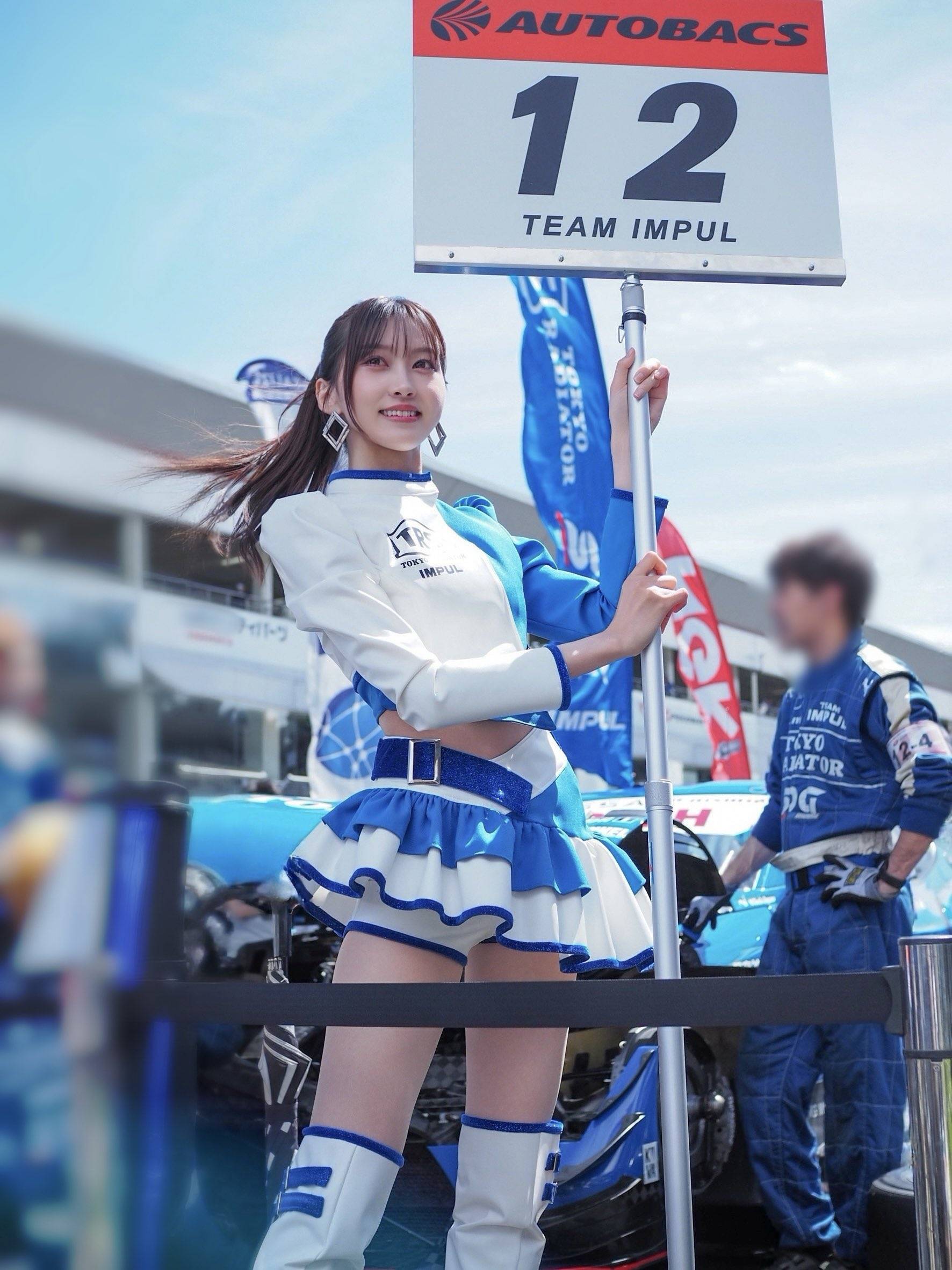 レースクイーンの理想と現実」華やかさと苦労のギャップ投稿が