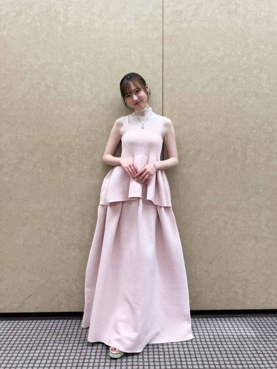 丸見えだぜ」福原遥〝二の腕全開〟ピタピタドレス姿に「たまりません