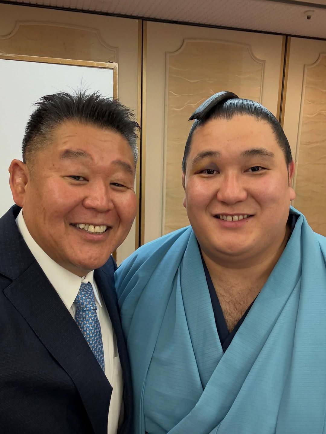 しっくりきてますね！」24年ぶり二子山部屋訪問！花田虎上〝お邪魔して