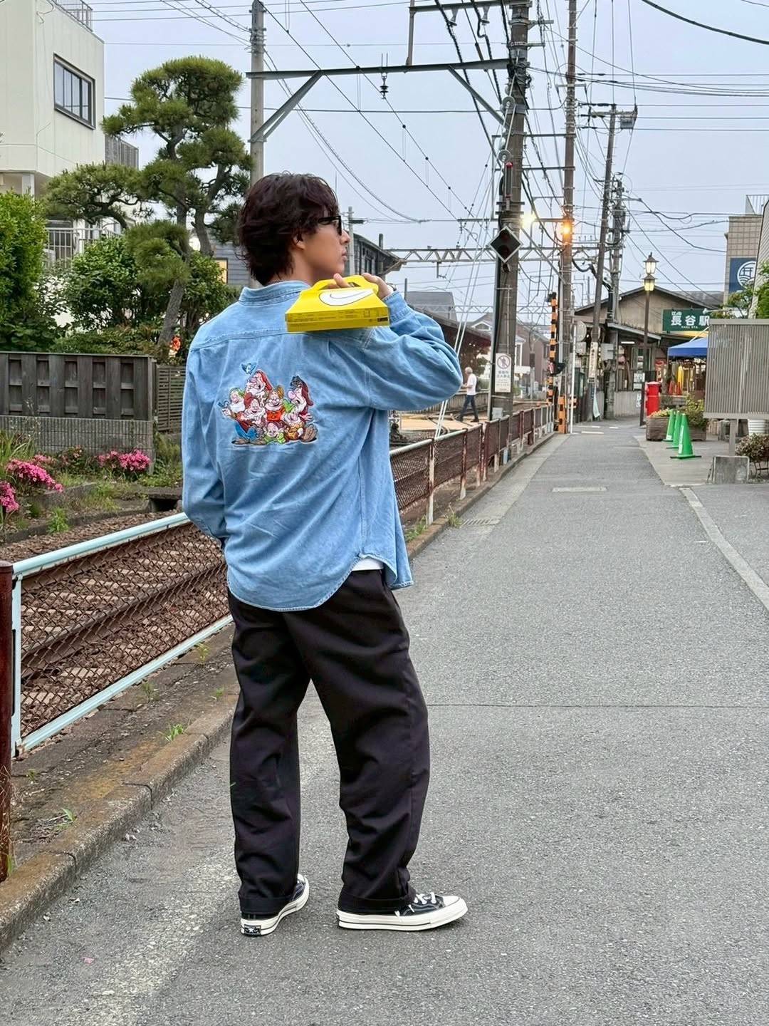 キスマイ藤ヶ谷太輔〝デニムに鳩サブレー〟私服コーデに「サブレが