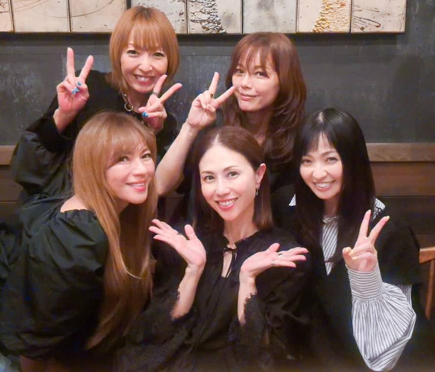 メンバー公認!MAXリナと相川七瀬〝そっくり〟ショットに「MAXって5人だっけ?」「どっちが七瀬だ?」「髪型違うだけだよね?」:「おっ!」で ...