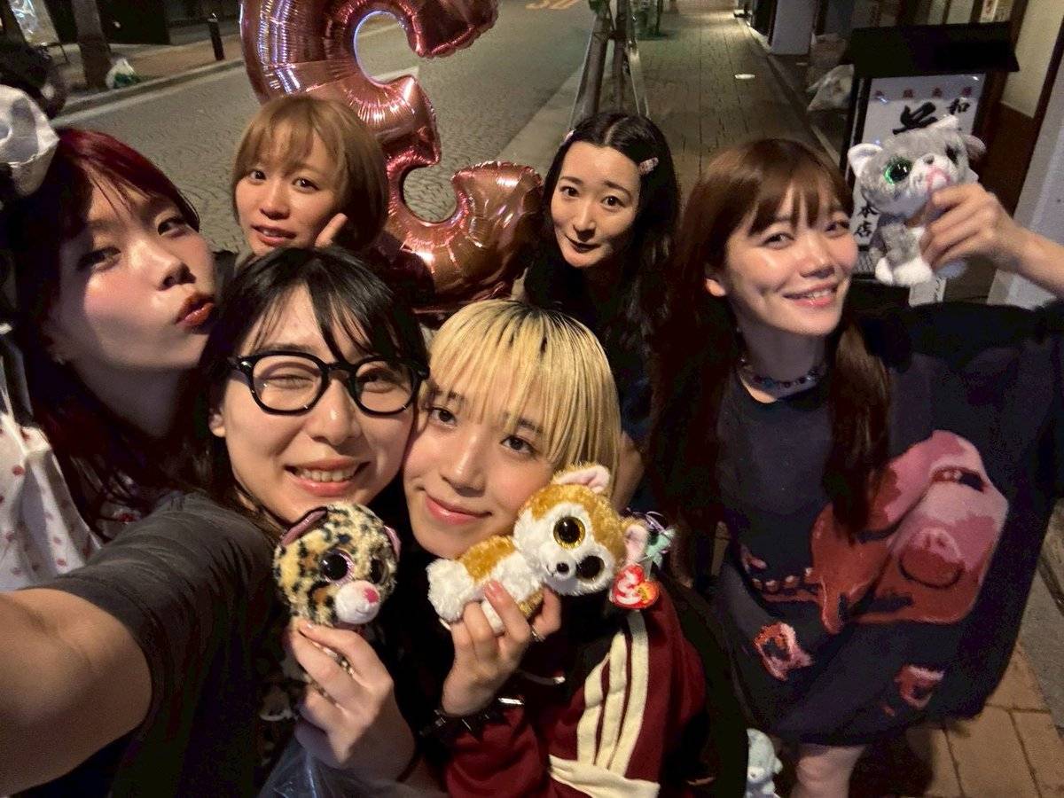 解散して3周年」BiSH元メンバー6人全員集合！仲良しショットに「BiSHだ