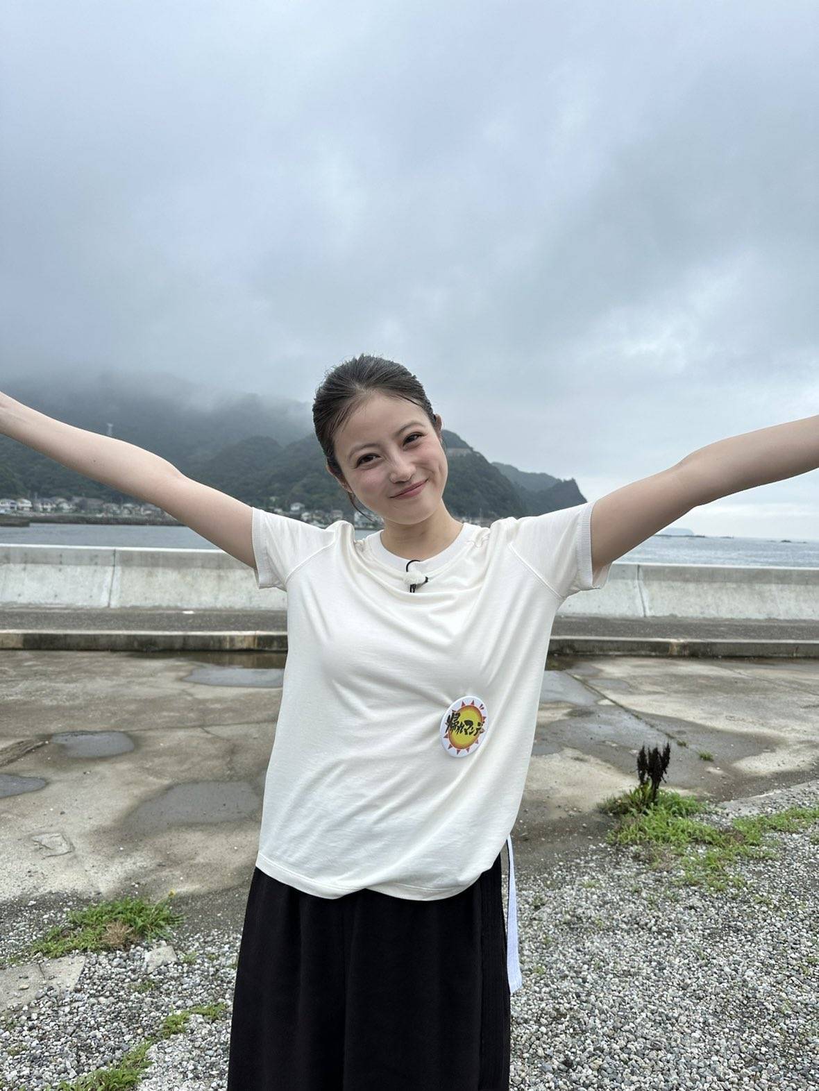 これは見る」今田美桜、〝ぴったり白T〟で腕を上げ…「視線をガッツリ