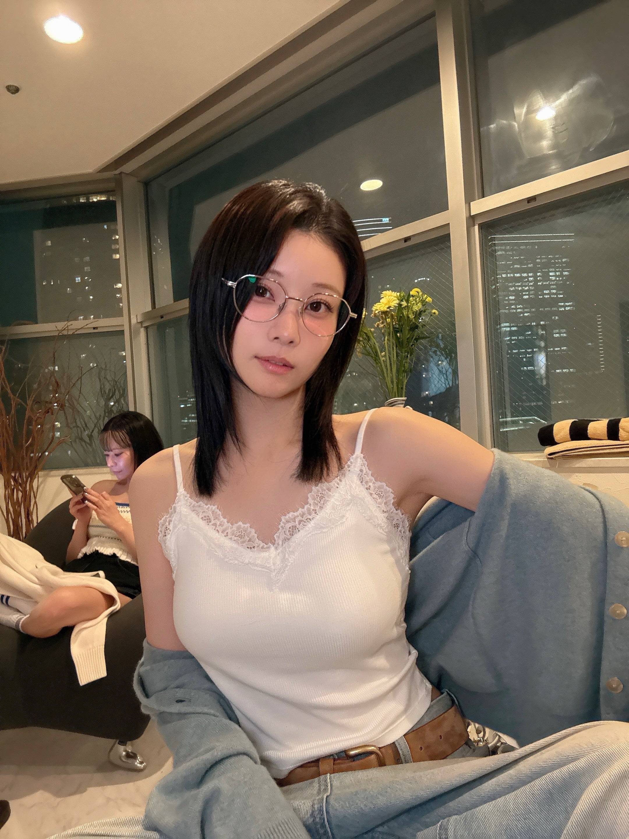 アカンて…」「スゲーわ」37歳・重盛さと美〝はだけたキャミ姿〟に衝撃