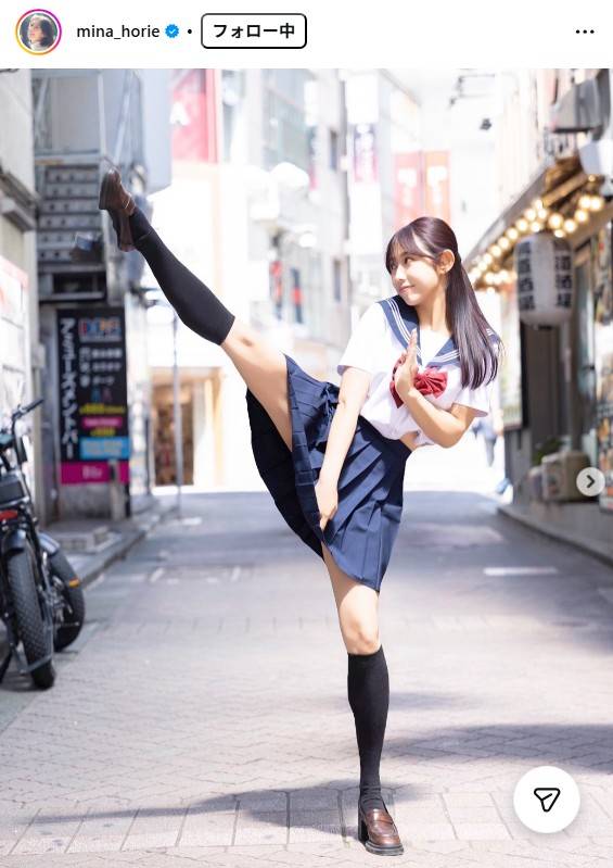 これは！ と思い拡大した」セーラー服でハイキック！〝日本一強い女子