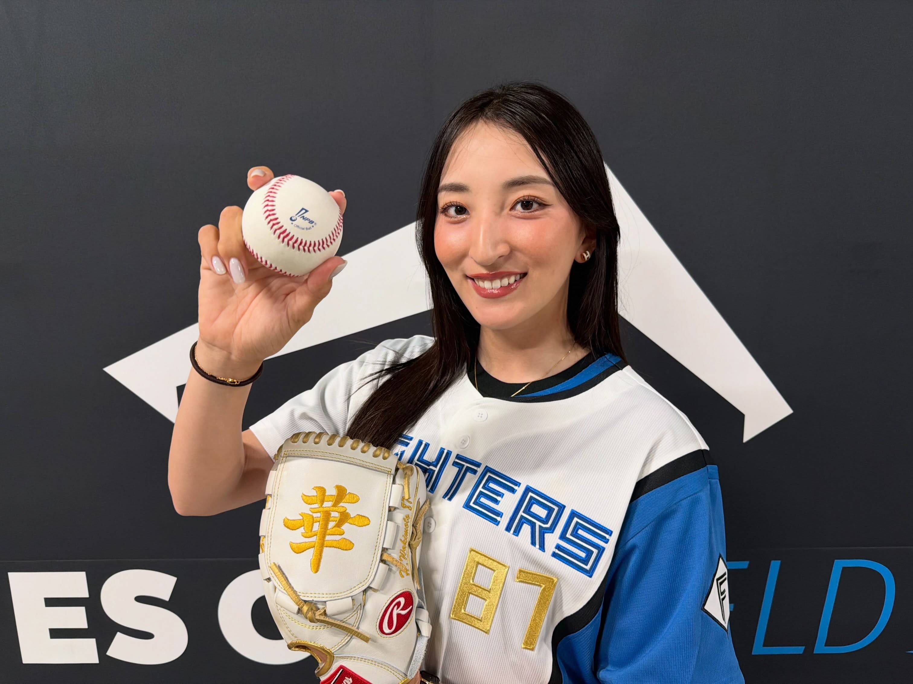 念のため拡大しました」〝純白〟ミニスカショットの女子ゴルフ・脇元華