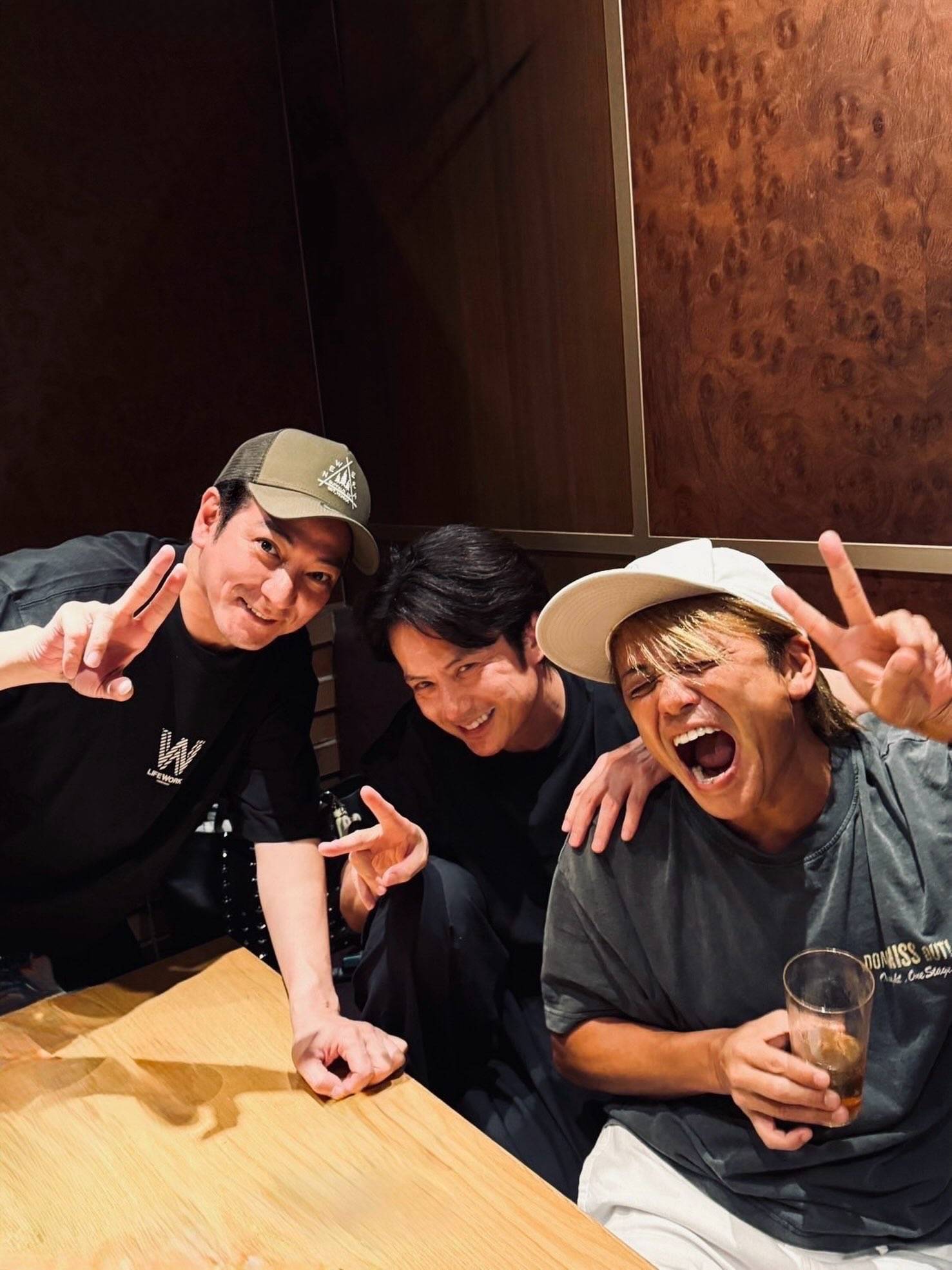 この3ショットは泣く！」元光GENJI・赤坂晃と佐藤アツヒロの隣に、あの