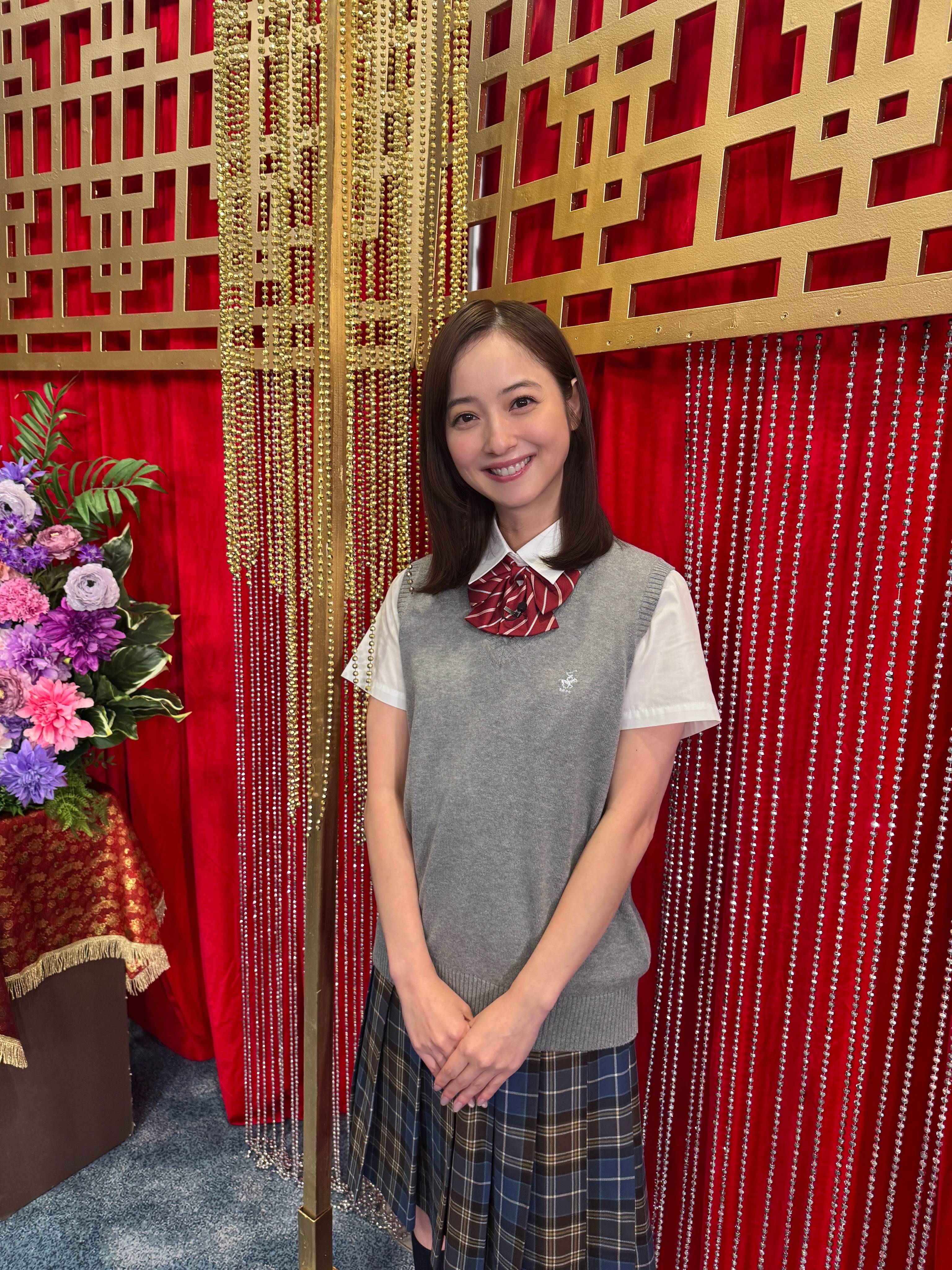 これが嫁でも不倫するんだから…」佐々木希〝38歳のJK〟ショットに