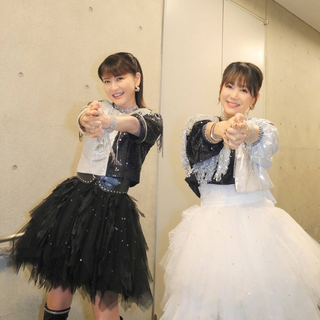 森高千里と渡瀬マキの〝ピンクレディー結成〟ショットが話題に