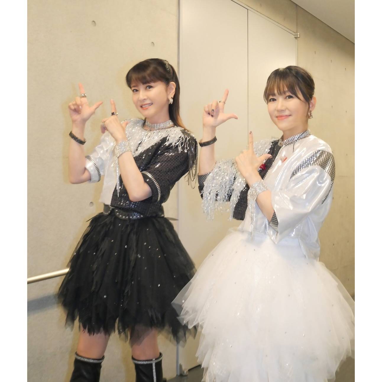 奇跡の50代！」森高千里＆渡瀬マキ〝ピンクレディー結成〟ショットに