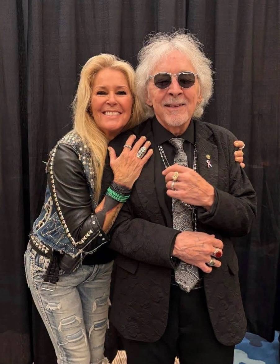 すごい2ショット！」80歳になったKISSドラマー、ピーター・クリスの
