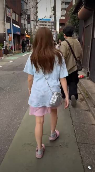 ガニ股だ…」〝歩き方〟にさまざまな声が寄せられている森香澄｜「ガニ