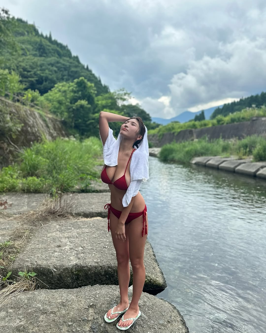 嫁　屋外露出 