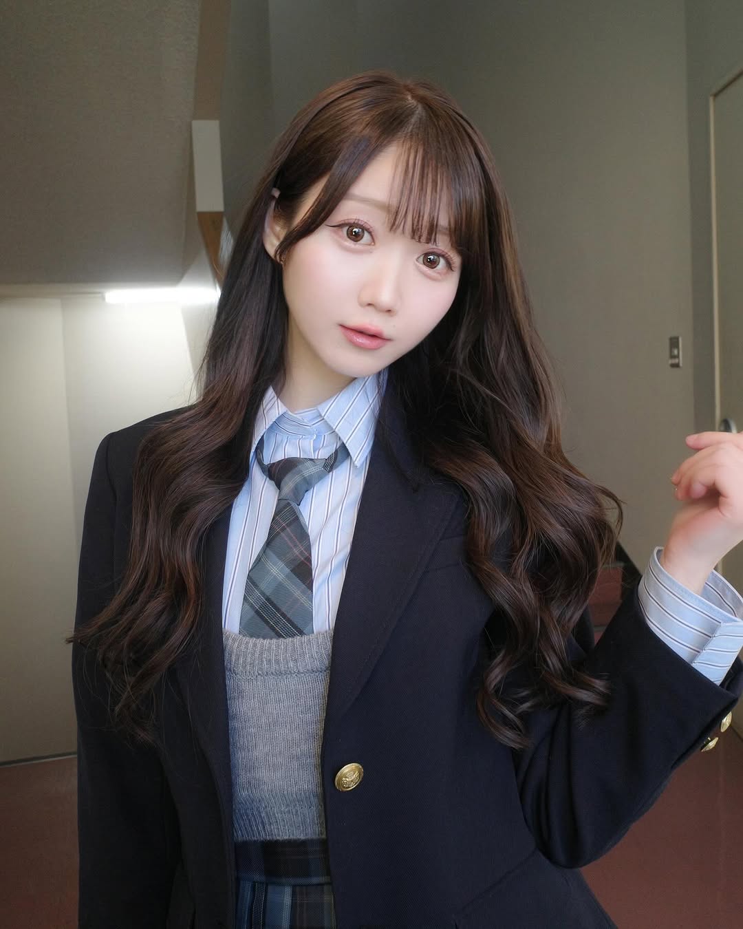 女子中学生　制服姿 