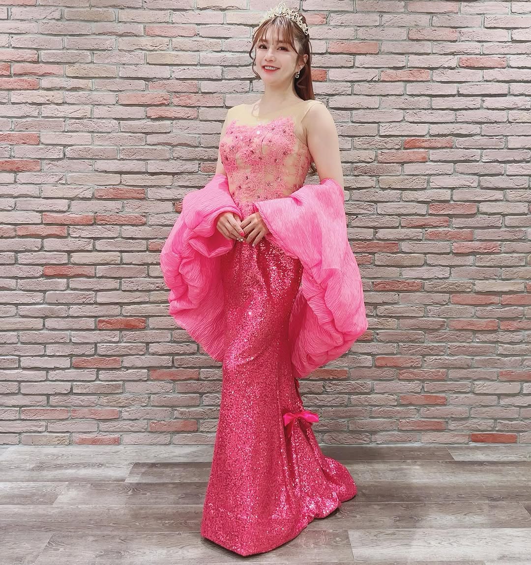まだまだ若い」46歳迎えた元〝ギャルのカリスマ〟豪華ピンクドレス誕生