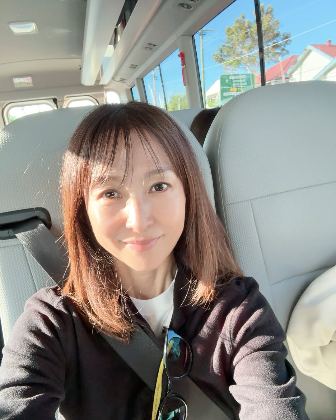 熟女投稿 顔出し ちょっと遠くに来ています」〝伝説のグラビアクイーン〟56歳  すっぴん旅のはじまりに「すっぴんでも美人さん」「永遠の美貌」と大絶賛：「おっ！」でつながる地元密着のスポーツ応援メディア 西スポWEB OTTO!