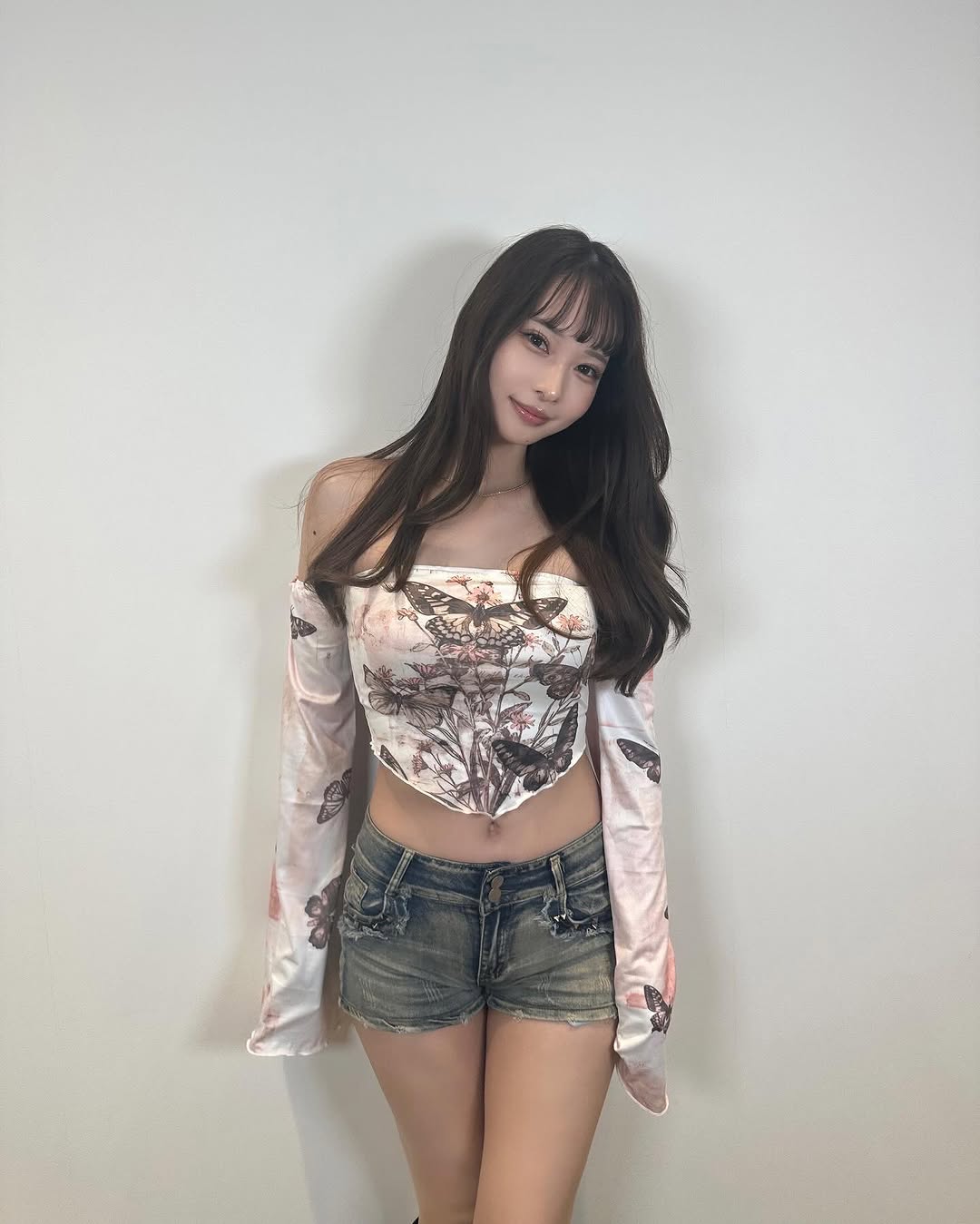 森田涼子　エロ おへそ最高」〝日本一美しいドラマー〟デコルテ＆腹見せ〝蝶舞う〟コーデに「ただただ美しい」「アニメキャラみたい」と反響続々（西スポWEB  OTTO!）｜ｄメニューニュース（NTTドコモ）
