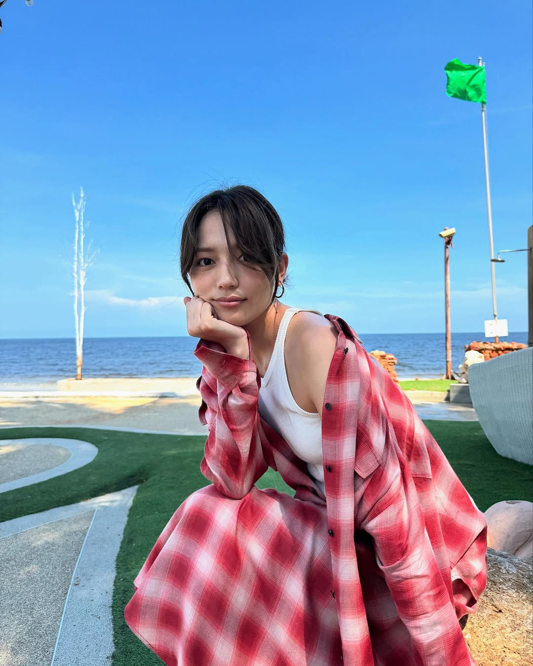 街中 美脚 顔出し 