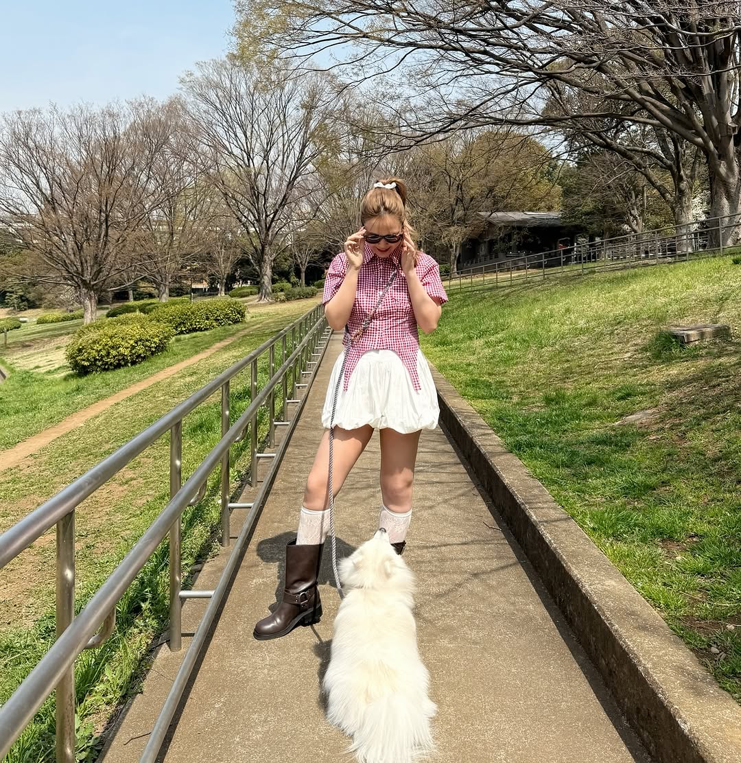 ニコるん　美脚 