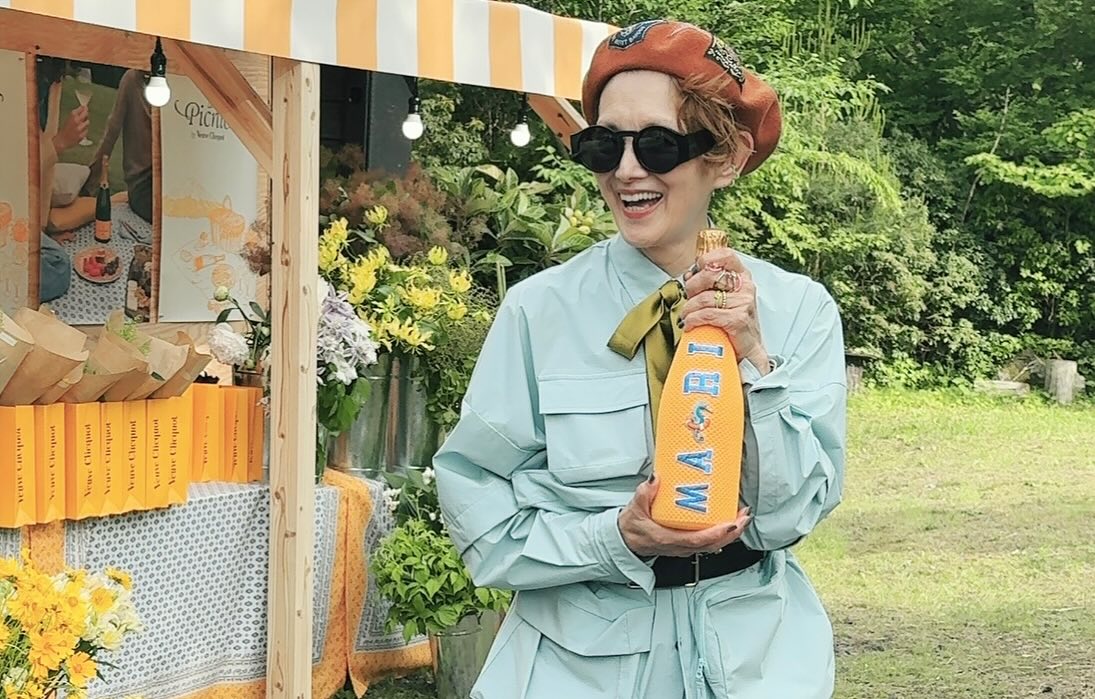 お洒落番長」73歳大物女優〝イケオジ夫と2ショット〟に絶賛の声