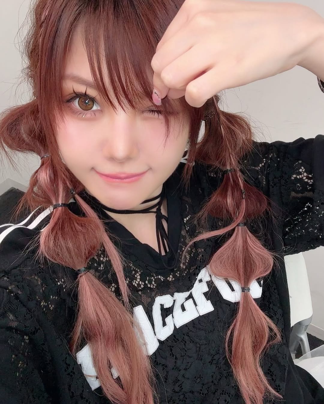 出産から8カ月…久々の〝アイドル全開コーデ〟35歳元モー娘