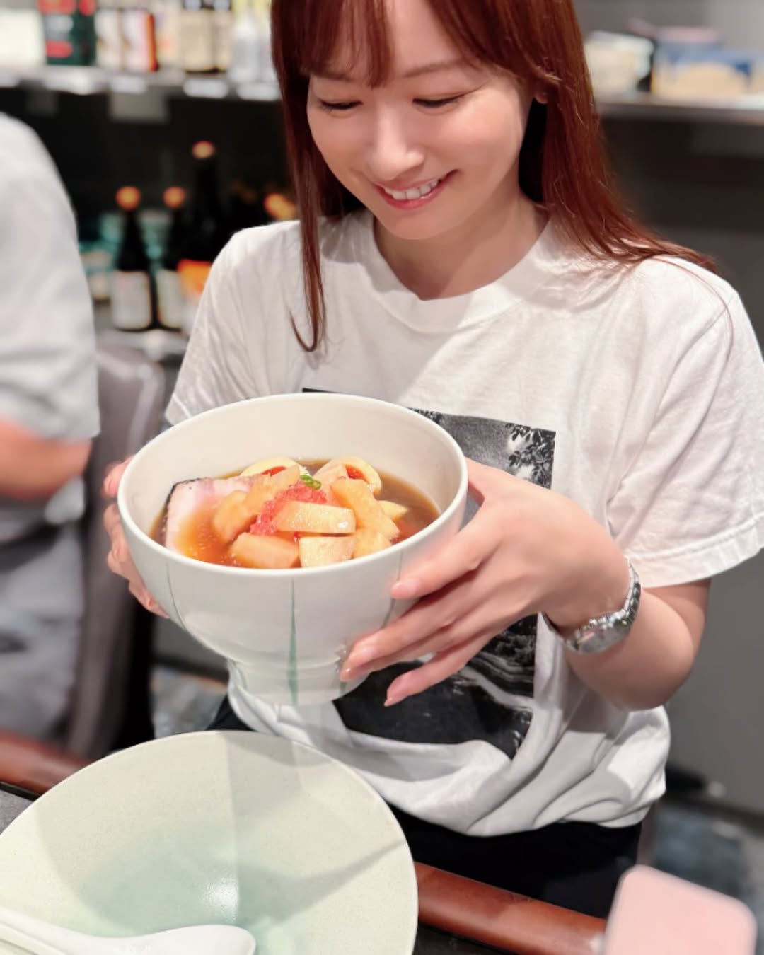 皆藤愛子    モデルプレス 少年のような笑顔よ」皆藤愛子〝豪快ペロリ〟ショットに反響！「素晴らしい食べっプリ」「どんぶり持って飲む姿がいい」（西スポWEB  OTTO!）｜ｄメニューニュース（NTTドコモ）