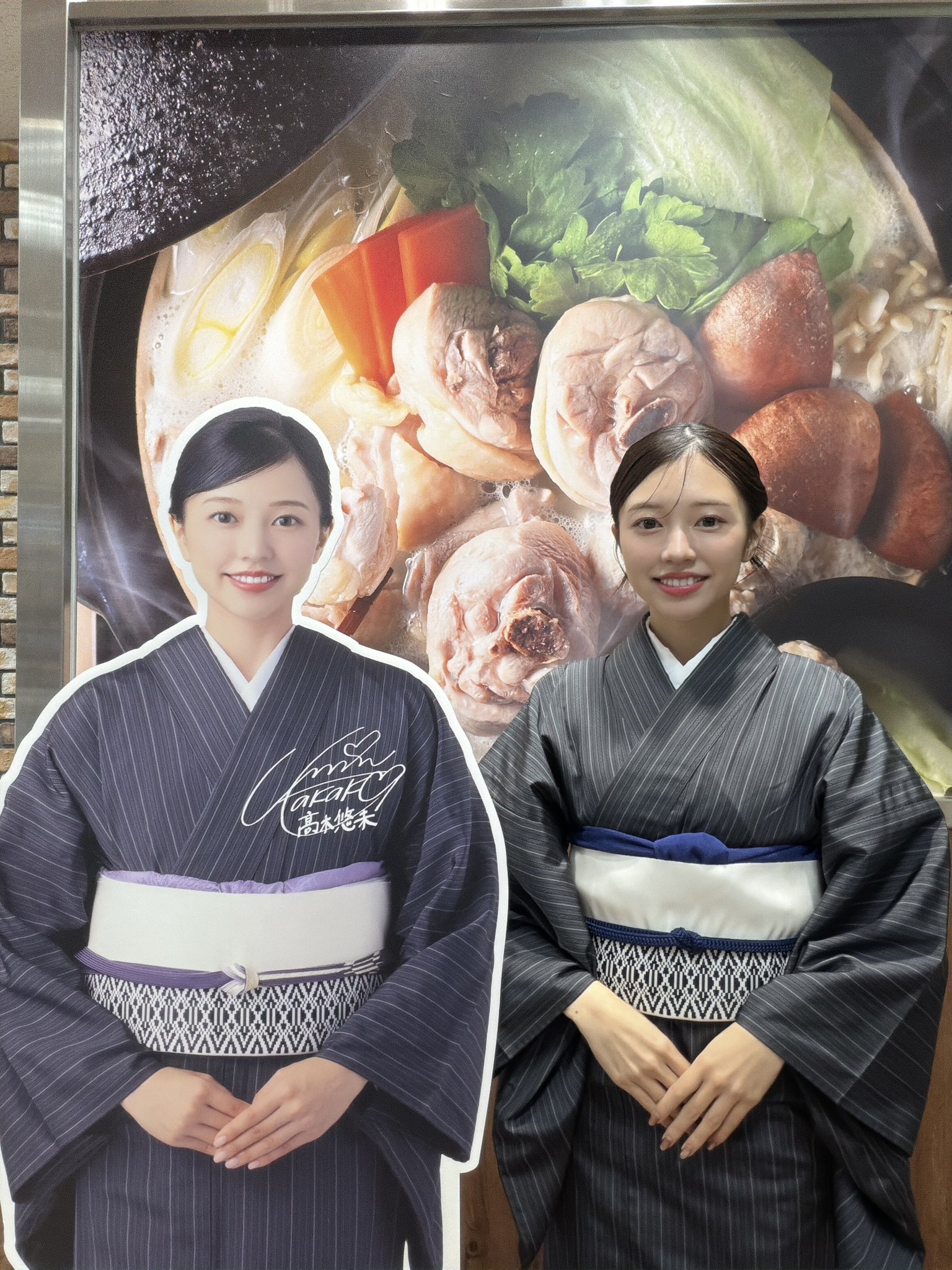 自身の等身大女将パネル〟と完全一致！元アイドル〝分身ショット〟に 