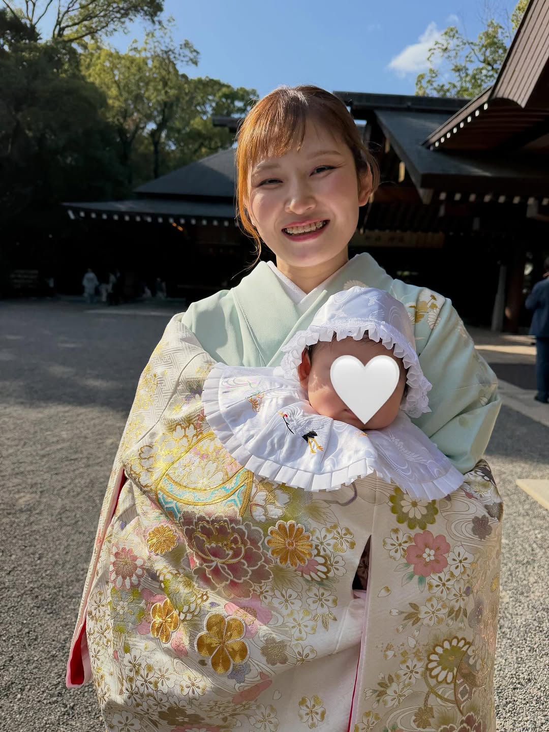 産後4カ月…レスリング土性沙羅さん〝雰囲気がらり〟お宮参り着物