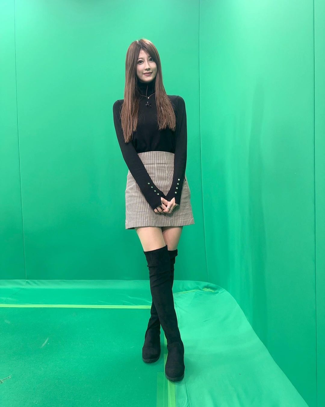 超ミニスカート　女子アナ 