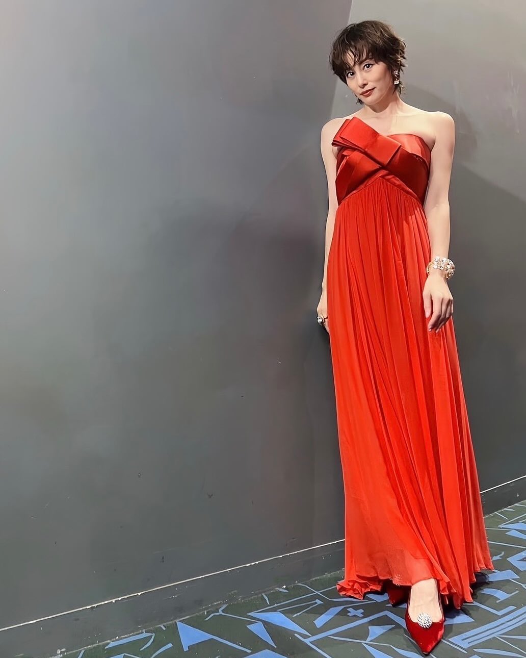 ドクターX彷彿！ 米倉涼子が肩出し、スケスケ、超ミニ・・・年末