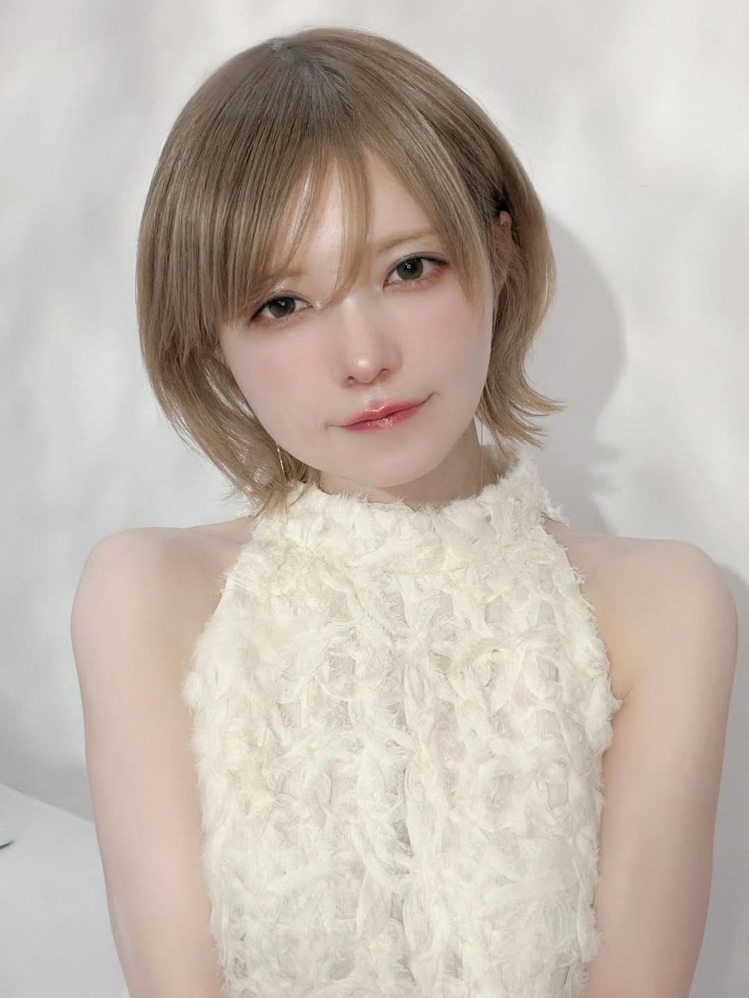 今年ヘアチェンジ10度目〝再びショート〟の40歳モデルが話題