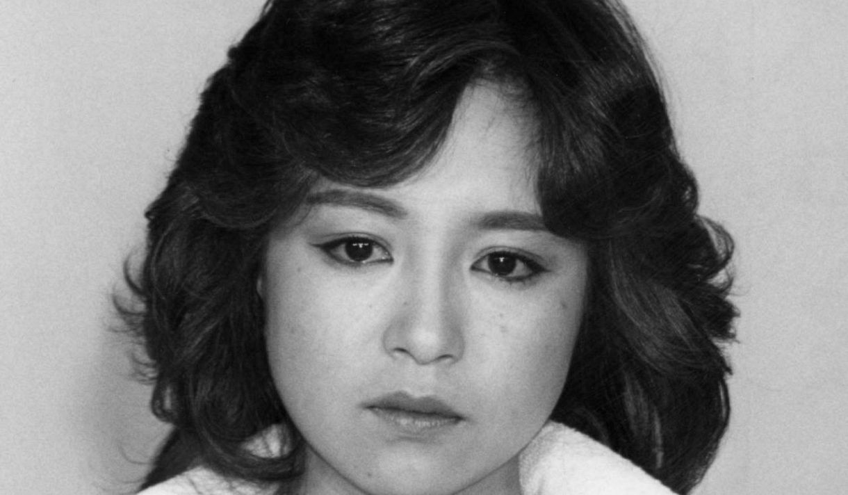 ご祝儀はPayPay」発言で物議も…25歳上と再婚の坂口良子さんの娘〝電車