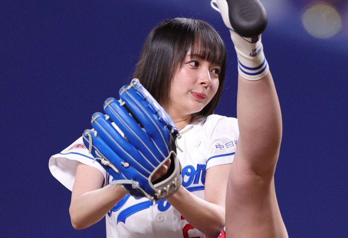 こ、これは」〝役満ボディ〟岡田紗佳、大胆カレンダーショットに大反響
