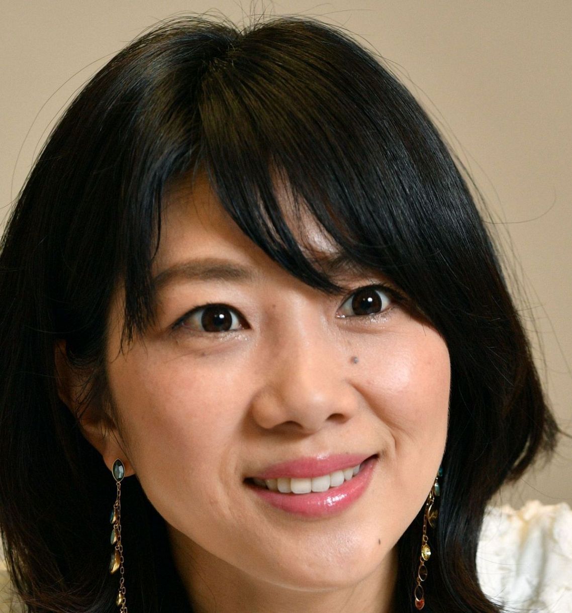 潮田玲子 広告かと思った」潮田玲子さんがゲレンデで〝ホワイトスマイル〟 全身白コーデでスキー満喫  ファン「絵になる」「白が似合いますね」：「おっ！」でつながる地元密着のスポーツ応援メディア 西スポWEB OTTO!