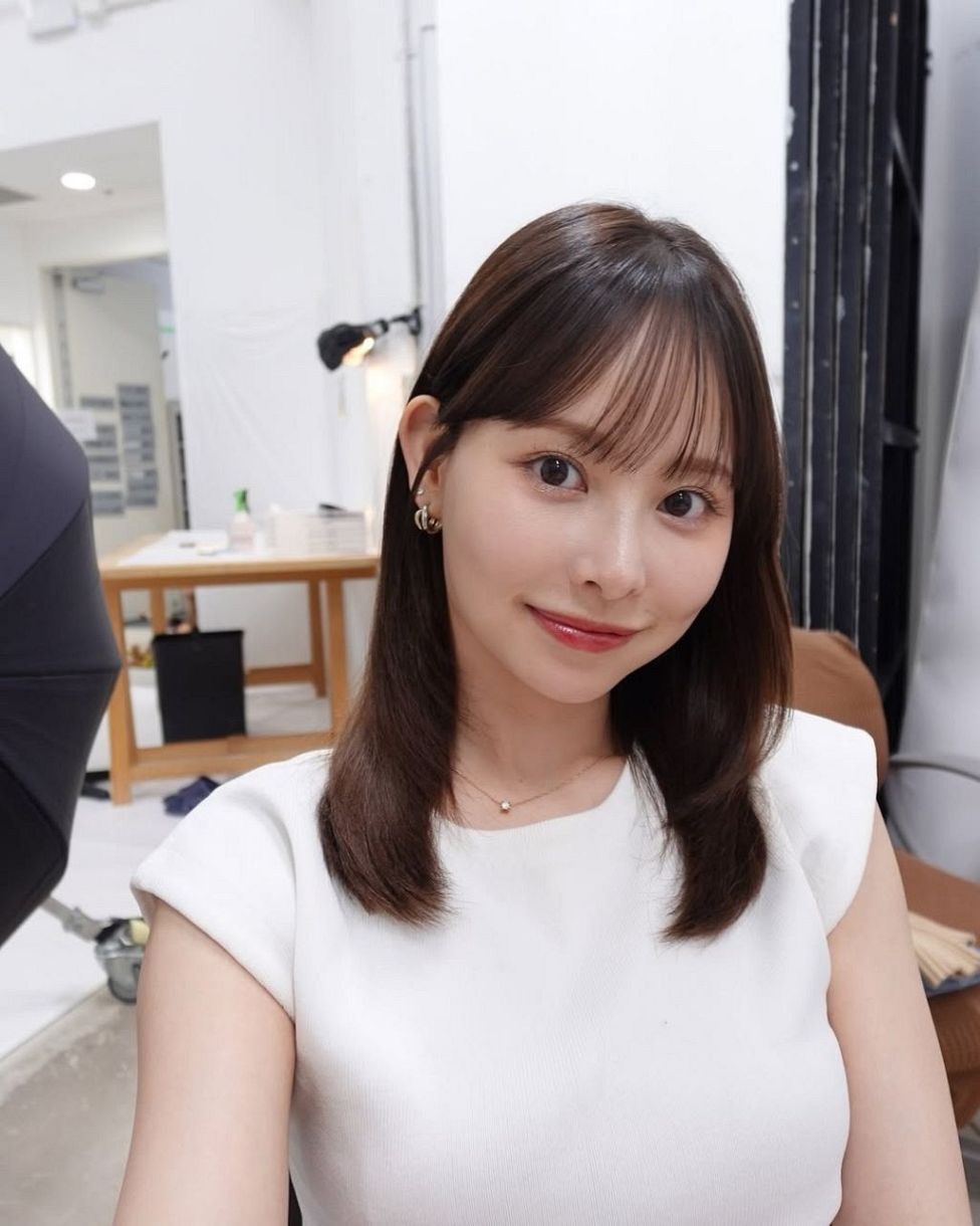 巫女狐〟に化けた28歳ミスFLASHグランプリが美肌全開「神社に何度も