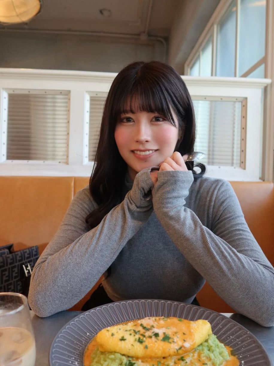 今年のクールビズに採用」グラドルちとせよしの〝斬新デニム〟に反響