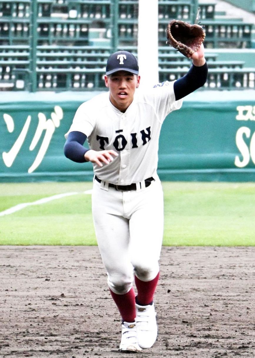 甲子園練習ではつらつと動く大阪桐蔭・中村｜「父を目指して、という 