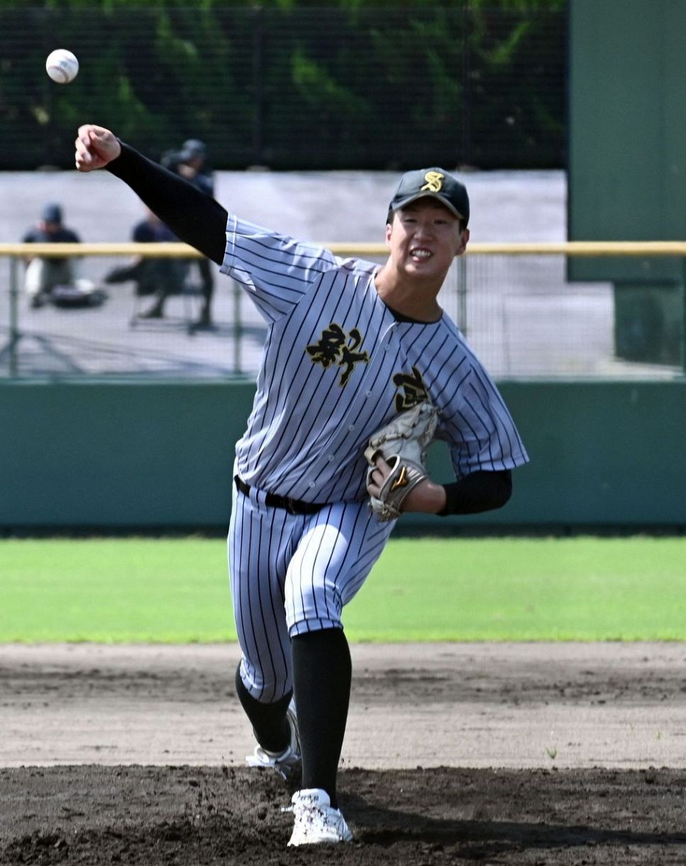 大谷翔平をしのぐ197センチの公立校の大型右腕が志望届提出【高校野球