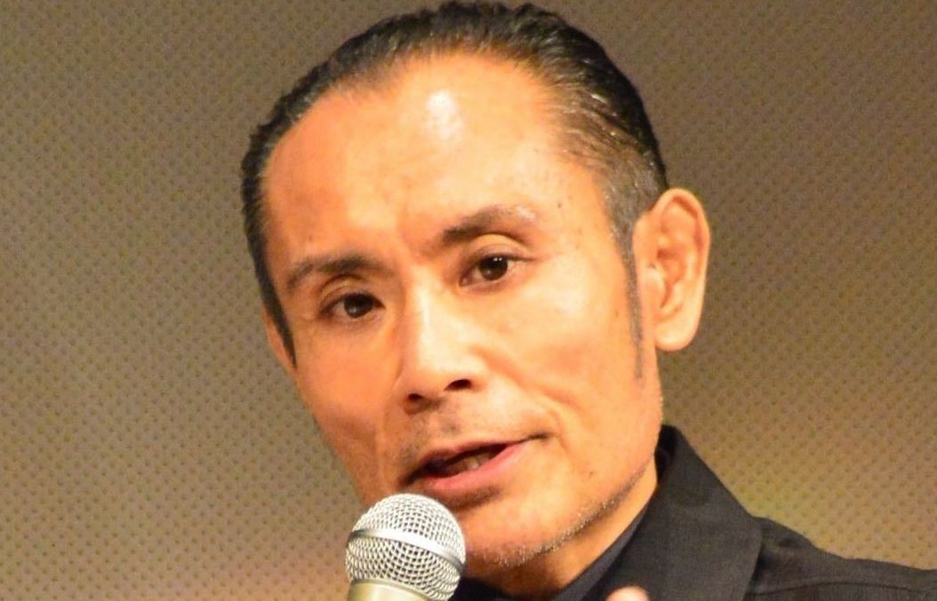 凄い仙人感」71歳・片岡鶴太郎〝驚異のヨガポーズ〟に「ガチ過ぎる