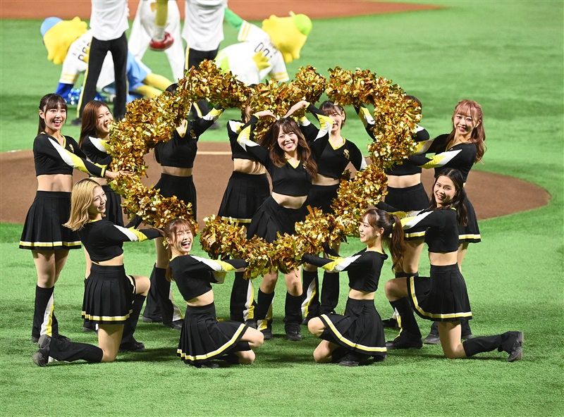 動画】DA PUMP KENZO×ソフトバンク ハニーズのオープニングダンスを