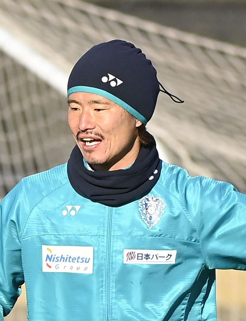 アビスパ福岡DF亀川諒史直筆サイン入りユニフォームタグ付きレノファ山口 20241230-OYTNI50013-1.jpg?type=ogp
