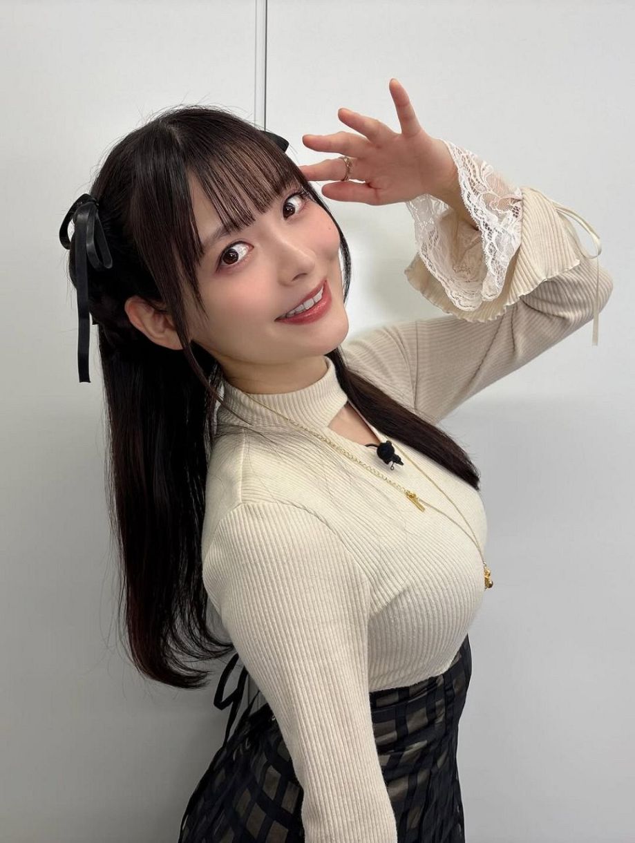 後ろから鷲づかみされてるかと」人気声優・上坂すみれの〝驚愕ショット
