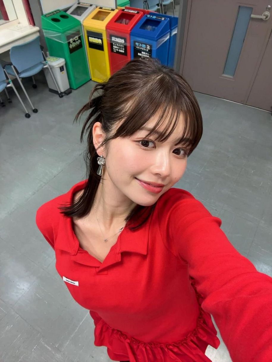 こんなに大胆なポーズと表情で…」26歳ブランチレポーター、圧巻の