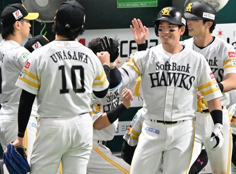 ソフトバンク、逆転勝ちで優勝マジック12 栗原陵矢が2試合連発の37号2