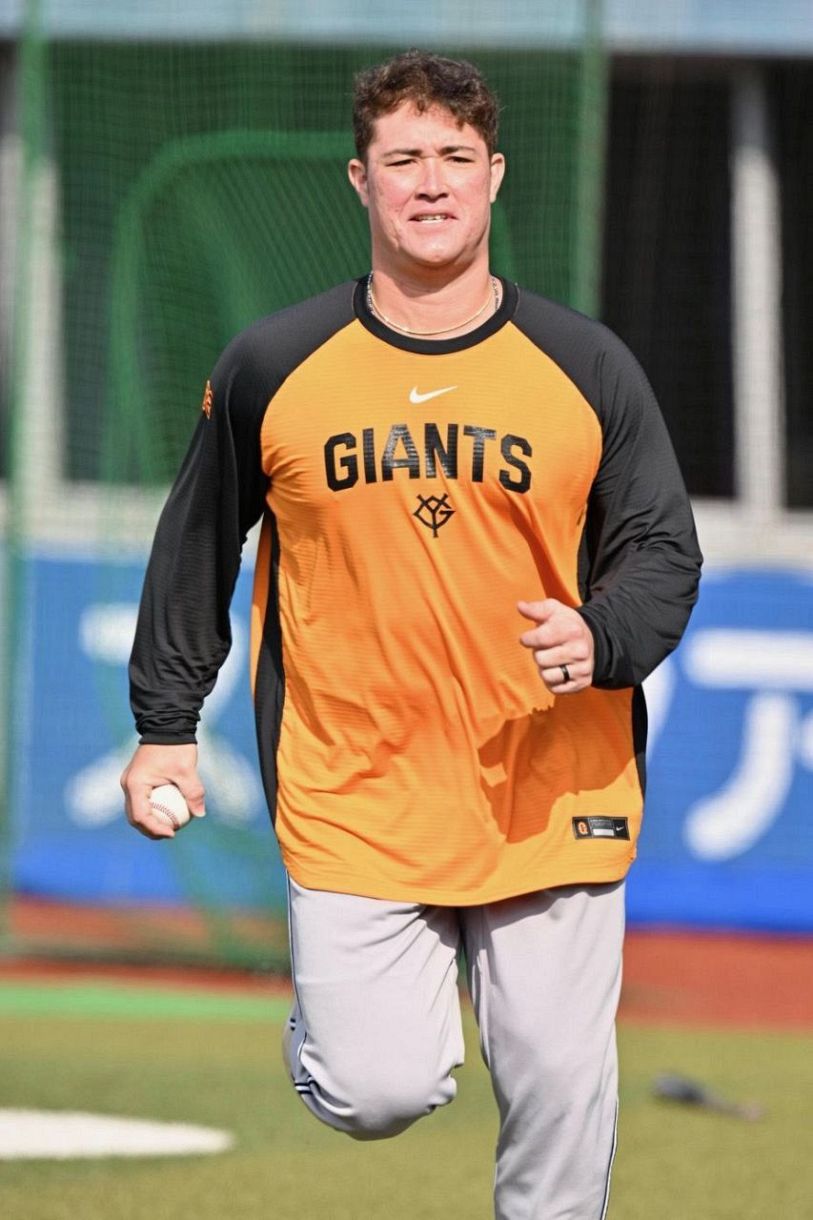 巨人・リチャードが左手骨折 古巣ソフトバンクとのオープン戦で死球
