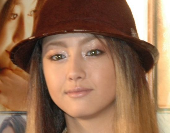 距離感に嫉妬してしまう」の声も。密着ショットが話題の沢尻エ｜「なぜ