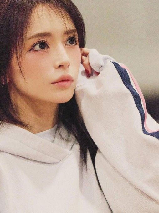 えらいことなってます」浜崎あゆみ〝えげつない体勢〟で丸見え…リハ中