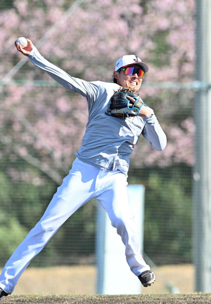 侍ジャパンが初回に5安打で4点奪取一気逆転 源田壮亮は鋭く中前適時打