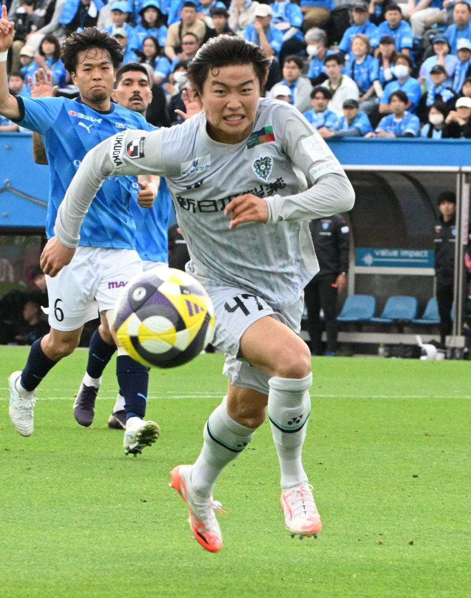 アビスパ福岡2026年ユニフォーム　橋本悠選手 　2XO 馬のようにパワフルに駆け上がって…」J1アビスパ福岡、2年目の橋本悠が